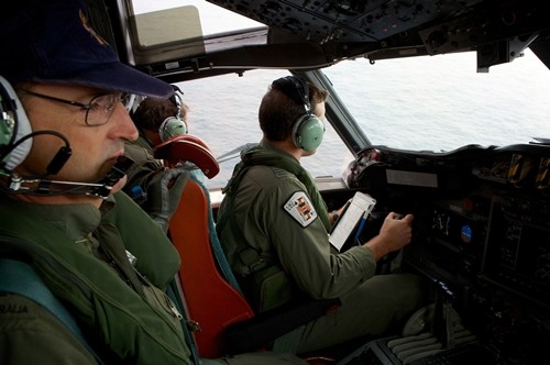 Australia shifts search zone for missing flight MH370  - ảnh 1